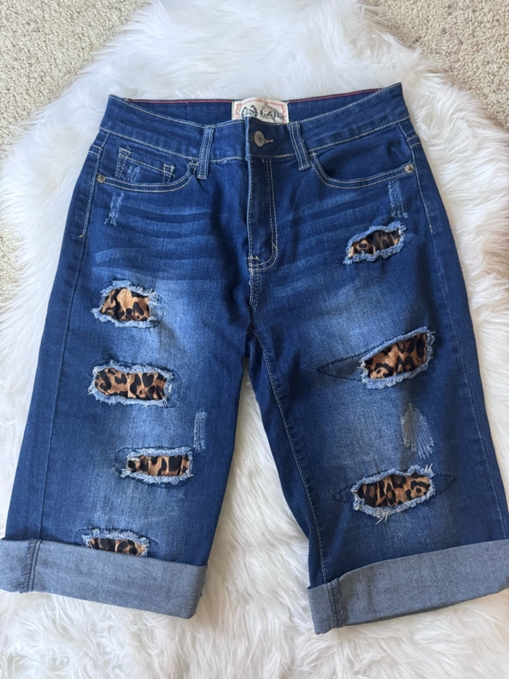 L&B (Lucky & Blessed) Size 6 Denim Leopard Patch Bermuda Shorts - Picture 2 of 10